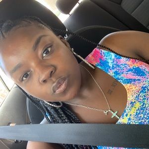 Meet your Posher, Alexia